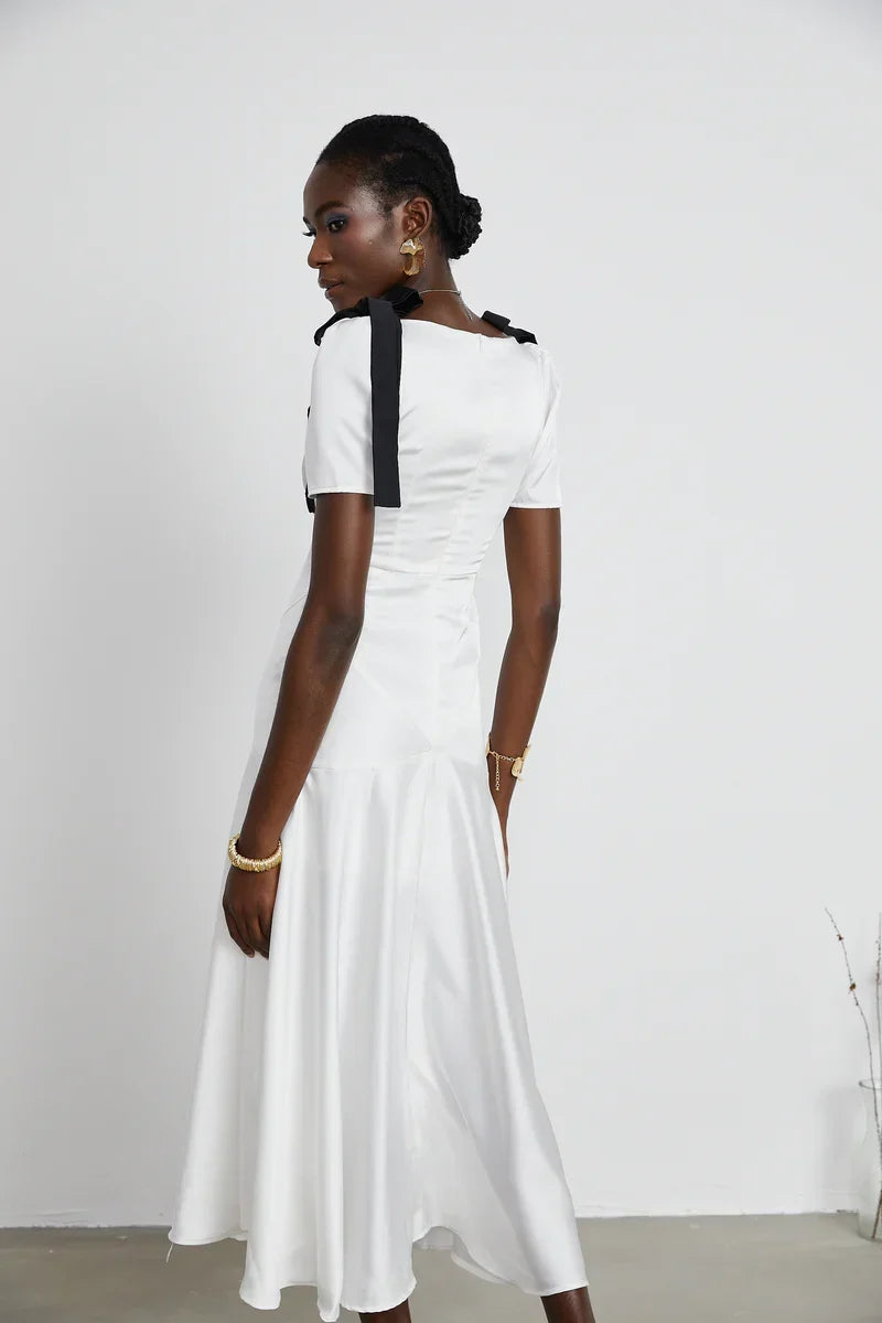 Vestido Longo Elegante  Laços e Decote em V