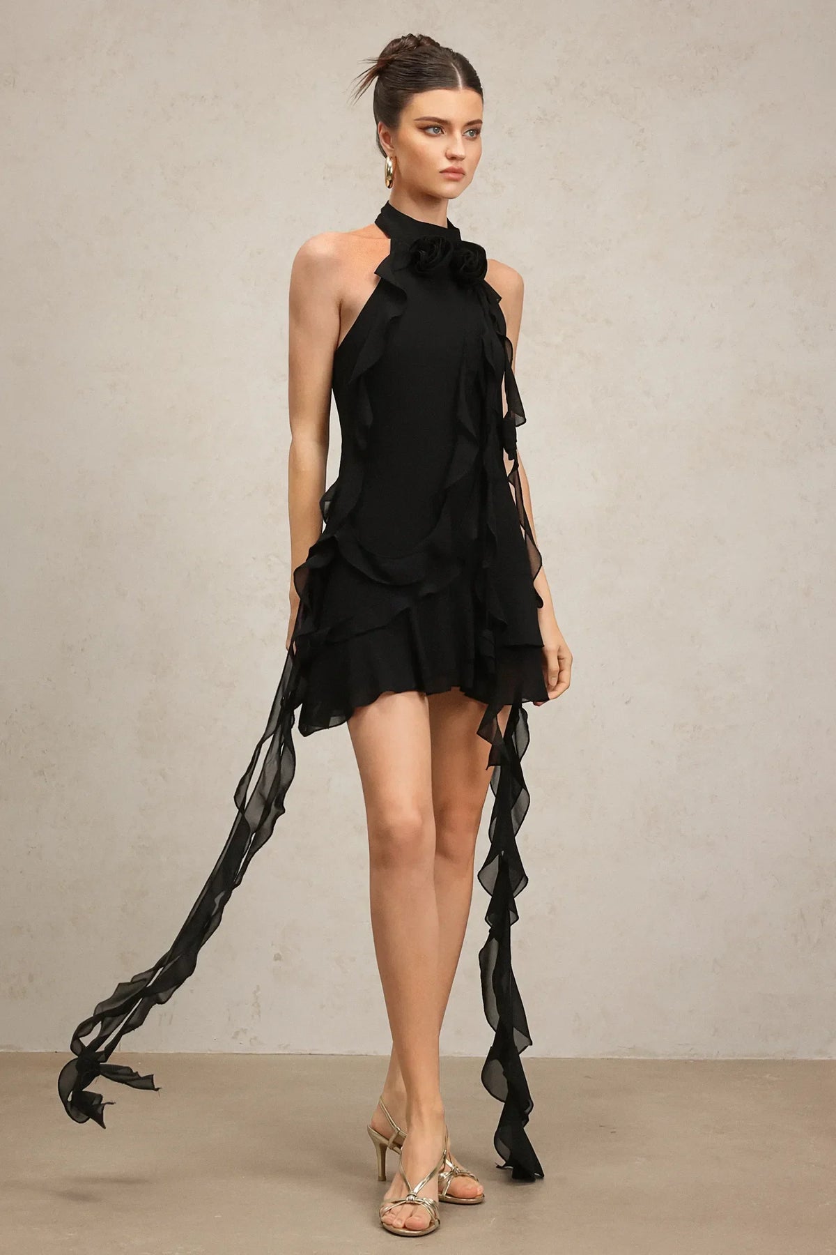 Vestido sem Mangas com Decote Halter, Exclusivo e Detalhe em Laço