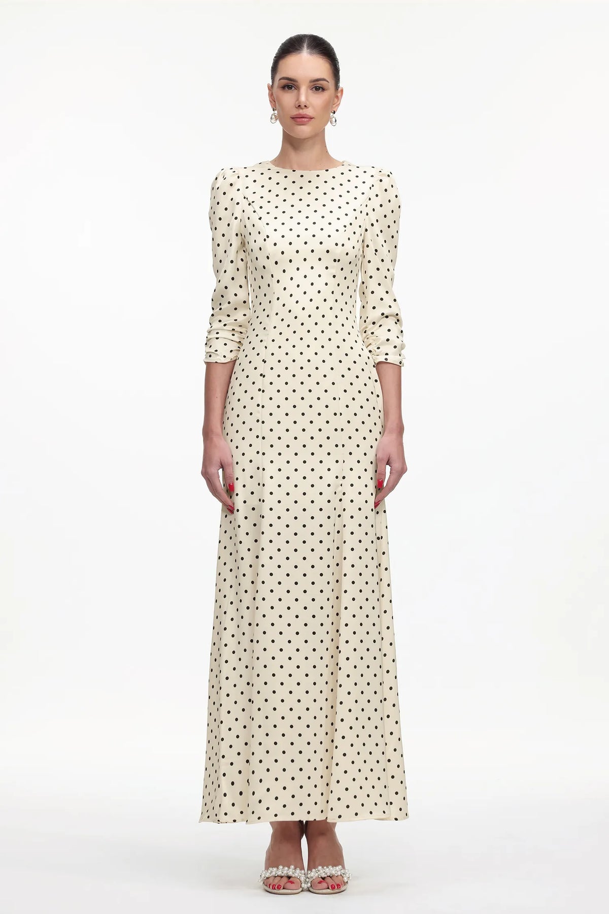 Vestido Sereia Elegante com Mangas Longas e Decote Costas em Formato de Coração