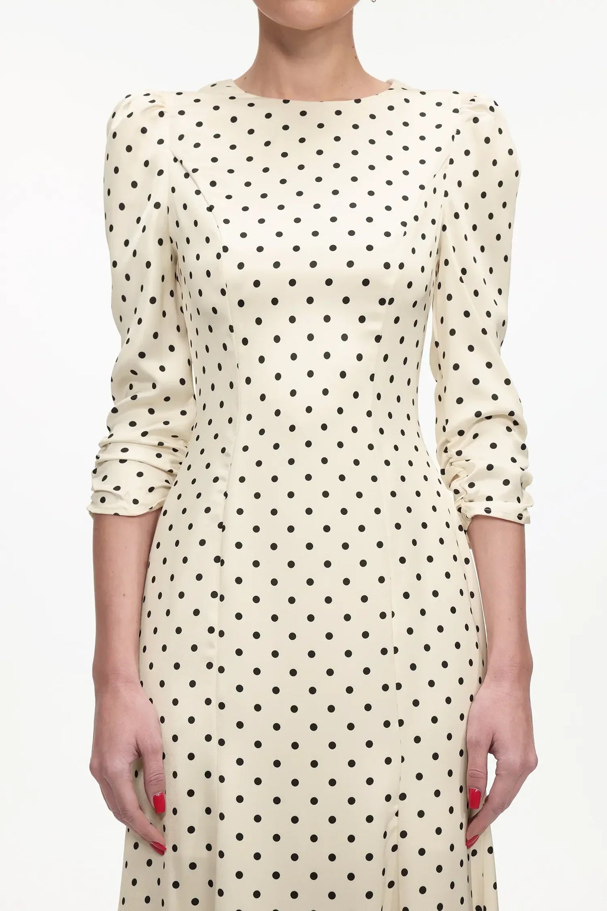 Vestido Sereia Elegante com Mangas Longas e Decote Costas em Formato de Coração