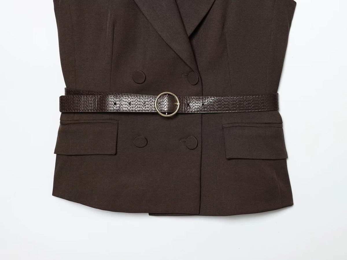 Conjunto Contemporâneo Sem Mangas com Cinto e Calça de Alfaiataria