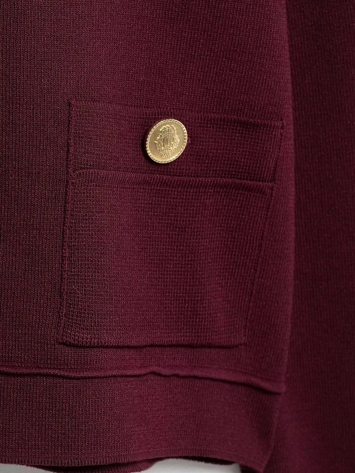Conjunto Luxo Vermelho em Malha de Alta Densidade – Cardigã e Saia