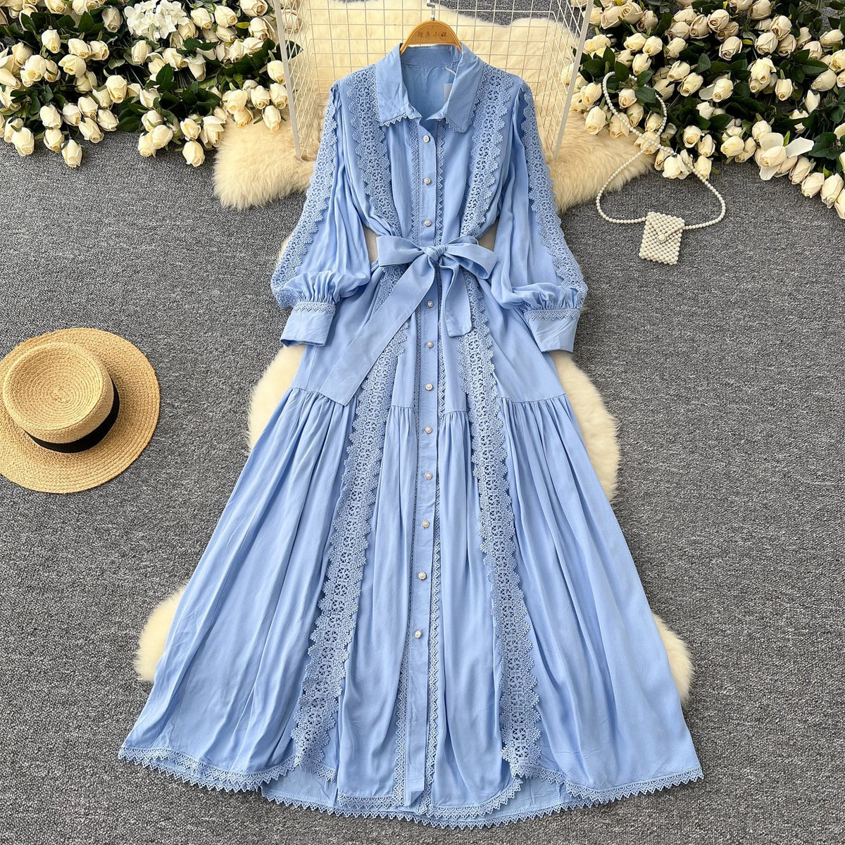 Mariana | Vestido Longo em Renda Patchwork com Botões e Cintura Ajustável