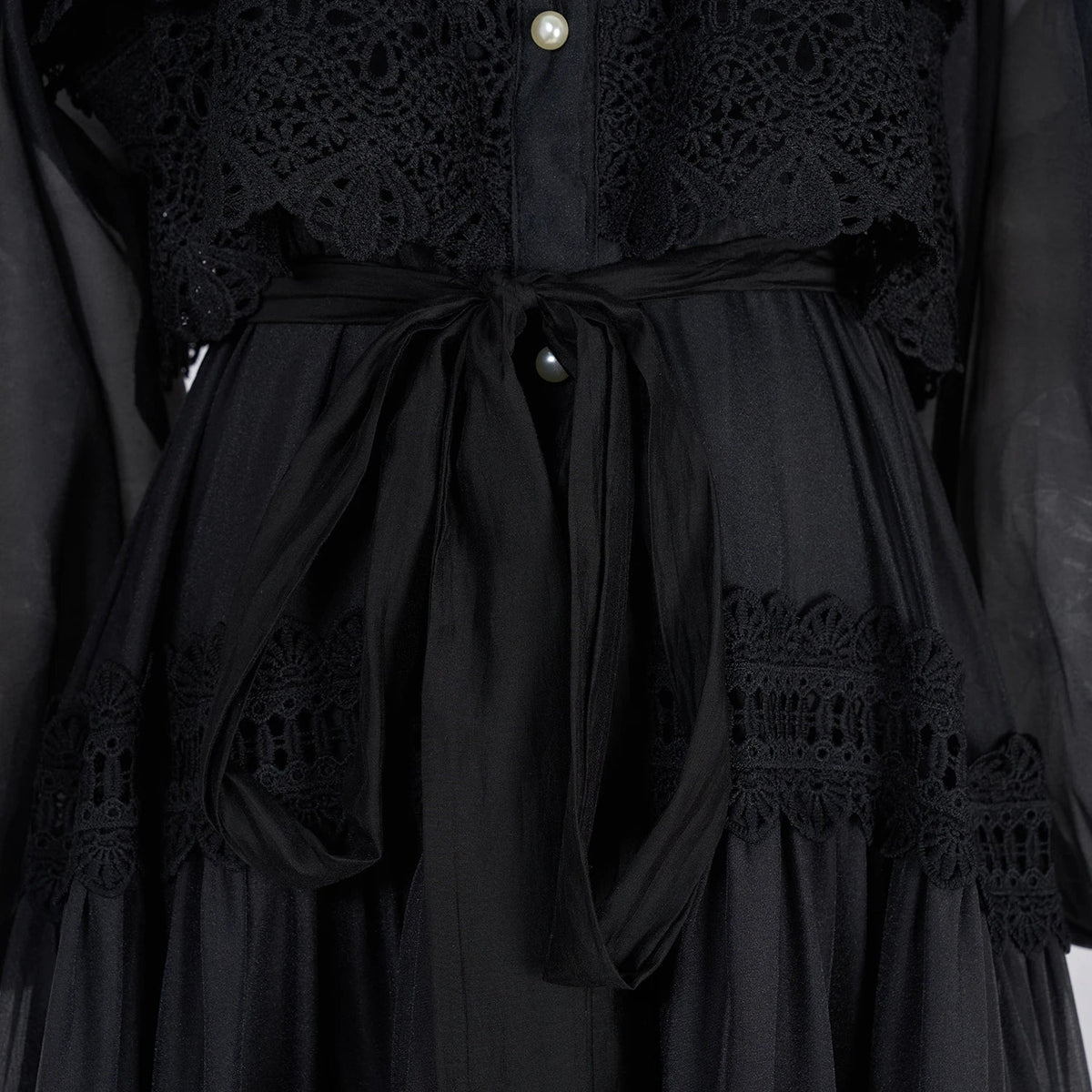 Valentina | Vestido Longo em Renda Artesanal com Aplicação de Pérolas