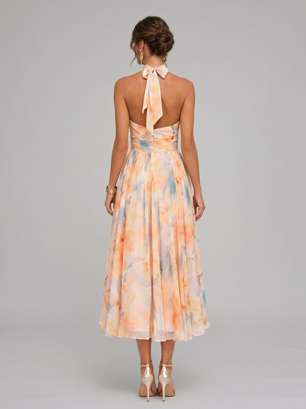 Renata | Vestido Midi Coral Floral com Decote Halter e Saia Plissada