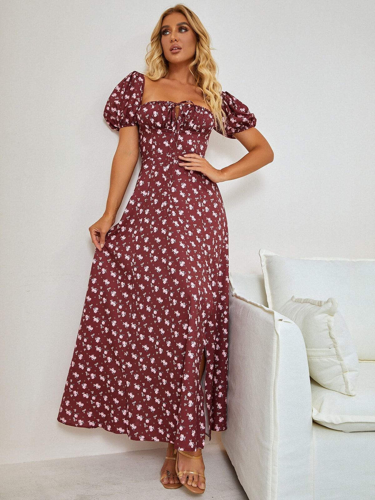 Marcelina | Vestido Midi Floral Azul com Manga Bufante e Fenda Alta